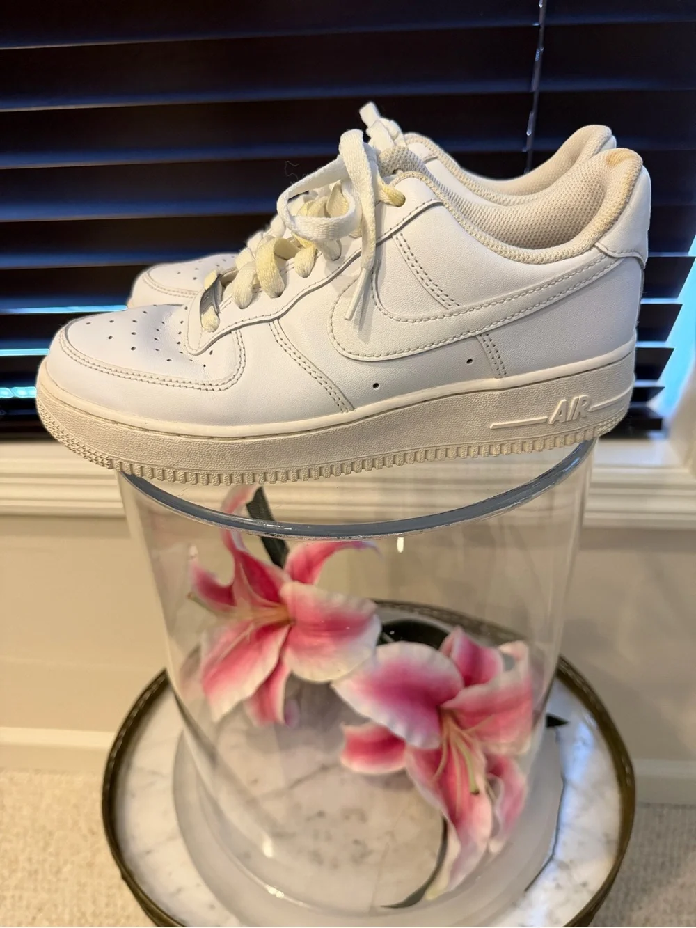 Nike Air Force 1 ‘07 Women’s Size 7.5 Triple White Leather Sneakers DD8959-100